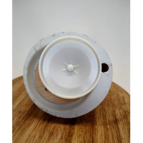 Vintage Santa Clause Wind-up Musical Figurine Music Box with Globe - Picture 5 of 6